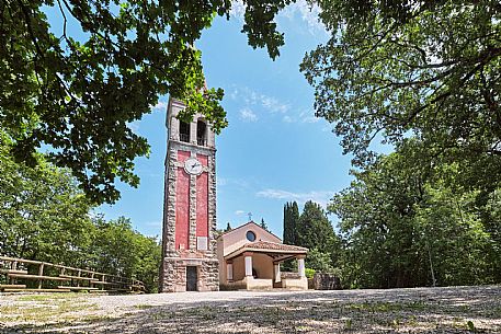 AAT 29 - Mernico Superiore church