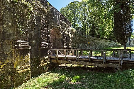 AAT 32 - Gradisca castle ruins