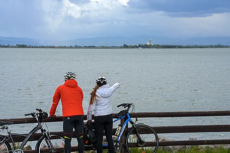 Cyclists on the cycle path with Barbana Island on the background.