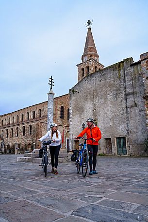 Cyclists in the old town with the Patriarchina Cross.