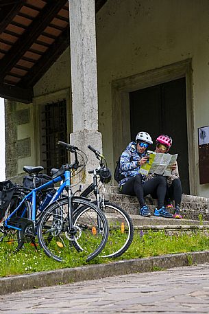 Cyclists looking at the map.