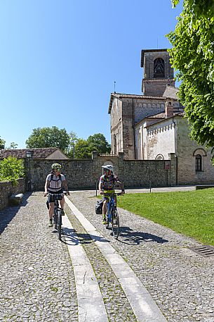 Cyclists in old town of Spilimbergo.