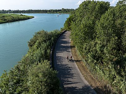 Cyclists along the Tagliamento river.