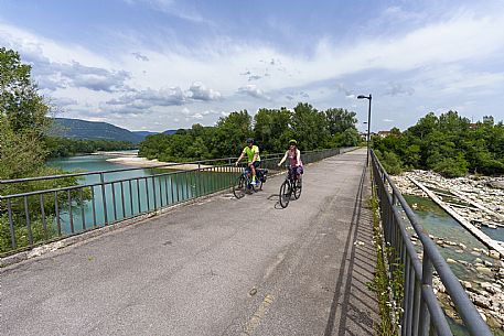 Cyclists in Straccis bridge