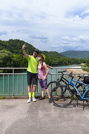 Cyclists in Straccis bridge