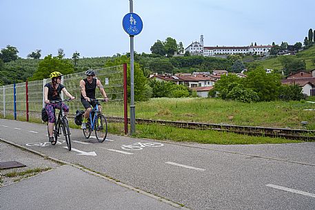 Cyclists on the border