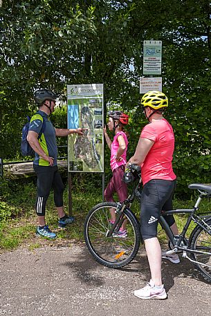 Cyclists family on the ditches cycle path