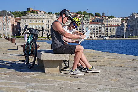 Cyclists on the Audace pier