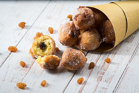 Frittelle con uvetta