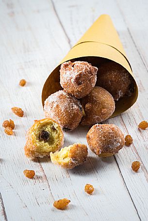 Frittelle con uvetta