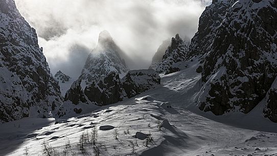 A suggestive view of Mount Siera in winter look 