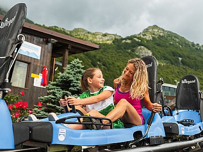 Bob on rail Piancavallo: the hilarious fun that will allow adults and children to experience an exciting adventure aboard two-seater sleds, along 1,000 meters of bumps, curves and parabolic turns!