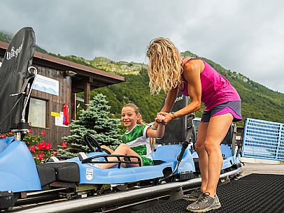 Bob on rail Piancavallo: the hilarious fun that will allow adults and children to experience an exciting adventure aboard two-seater sleds, along 1,000 meters of bumps, curves and parabolic turns!