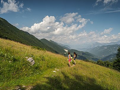 Friends trekking in the Julian Prealps Park, from Coot hut to Canin hut. Julian Prealps Natural Park. MABUNESCO