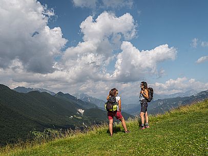 Friends trekking in the Julian Prealps Park, from Coot hut to Canin hut. Julian Prealps Natural Park. MABUNESCO