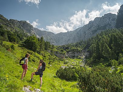 Friends trekking in the Julian Prealps Park, from Coot hut to Canin hut. Julian Prealps Natural Park. MABUNESCO