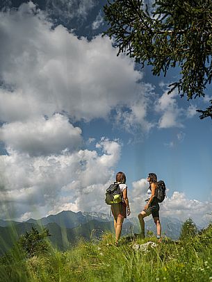 Friends trekking in the Julian Prealps Park, from Coot hut to Canin hut. Julian Prealps Natural Park. MABUNESCO