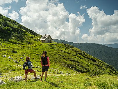 Friends trekking in the Julian Prealps Park, from Coot hut to Canin hut. Julian Prealps Natural Park. MABUNESCO