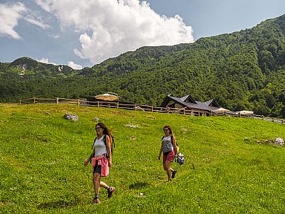 Friends trekking in the Julian Prealps Park, from Coot hut to Canin hut. Julian Prealps Natural Park. MABUNESCO