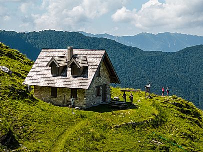 Friends trekking in the Julian Prealps Park, from Coot hut to Canin hut. Julian Prealps Natural Park. MABUNESCO