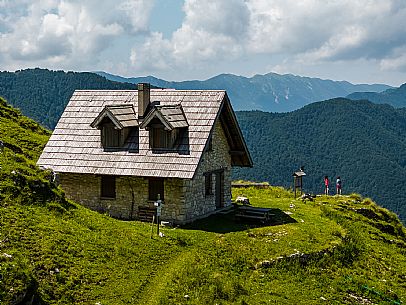 Friends trekking in the Julian Prealps Park, from Coot hut to Canin hut. Julian Prealps Natural Park. MABUNESCO