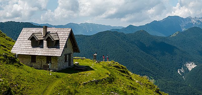 Friends trekking in the Julian Prealps Park, from Coot hut to Canin hut. Julian Prealps Natural Park. MABUNESCO