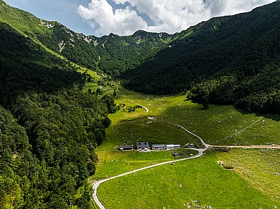 Friends trekking in the Julian Prealps Park, from Coot hut to Canin hut. Julian Prealps Natural Park. MABUNESCO