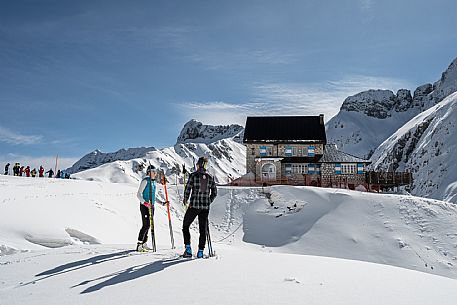 Cross country skiing. Cross-country trail Prevala at Sella Nevea, below the Gilberti refuge.
The 