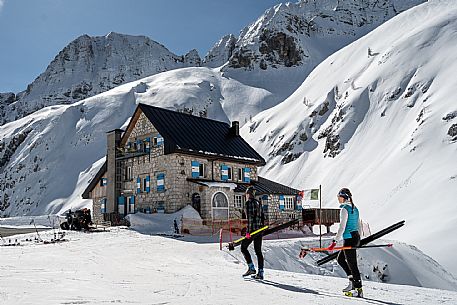 Cross country skiing. Cross-country trail Prevala at Sella Nevea, below the Gilberti refuge.
The 