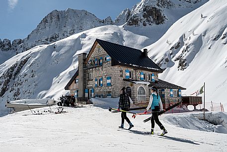 Cross country skiing. Cross-country trail Prevala at Sella Nevea, below the Gilberti refuge.
The 