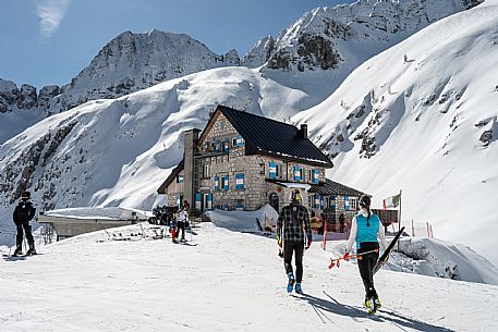 Cross country skiing. Cross-country trail Prevala at Sella Nevea, below the Gilberti refuge.
The 