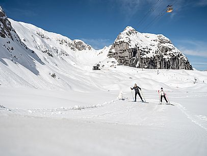 Cross country skiing. Cross-country trail Prevala at Sella Nevea, below the Gilberti refuge.
The 