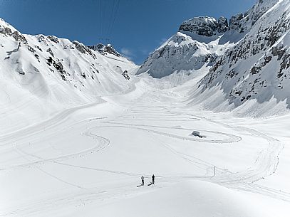 Cross country skiing. Cross-country trail Prevala at Sella Nevea, below the Gilberti refuge.
The 