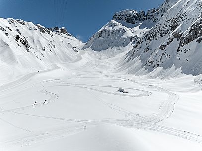 Cross country skiing. Cross-country trail Prevala at Sella Nevea, below the Gilberti refuge.
The 