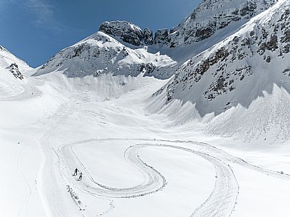 Cross country skiing. Cross-country trail Prevala at Sella Nevea, below the Gilberti refuge.
The 