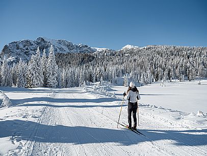 Cross-country ski trail Passo Pramollo, Nassfeld, Pontebba. The Pramollo ring extends at 1500 m above sea level close to an Alpine Pass of extraordinary beauty.