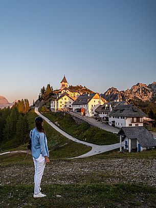 Lift up to Monte Santo di Lussari, enjoying the summer night opening of the telecabine. To enjoy the beautiful view of the Julian Mountains at sunset and the village lit up at night.