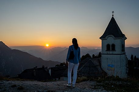 Lift up to Monte Santo di Lussari, enjoying the summer night opening of the telecabine. To enjoy the beautiful view of the Julian Mountains at sunset and the village lit up at night.