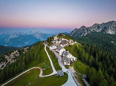 Lift up to Monte Santo di Lussari, enjoying the summer night opening of the telecabine. To enjoy the beautiful view of the Julian Mountains at sunset and the village lit up at night.