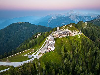 Lift up to Monte Santo di Lussari, enjoying the summer night opening of the telecabine. To enjoy the beautiful view of the Julian Mountains at sunset and the village lit up at night.