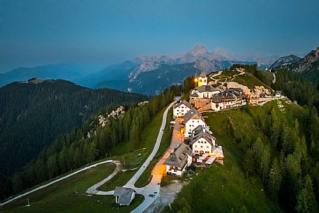 Lift up to Monte Santo di Lussari, enjoying the summer night opening of the telecabine. To enjoy the beautiful view of the Julian Mountains at sunset and the village lit up at night.