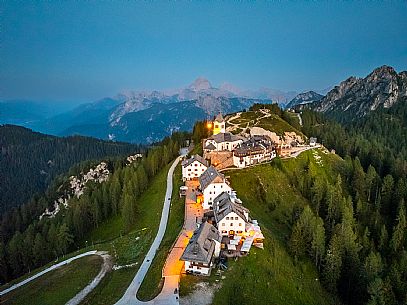 Lift up to Monte Santo di Lussari, enjoying the summer night opening of the telecabine. To enjoy the beautiful view of the Julian Mountains at sunset and the village lit up at night.