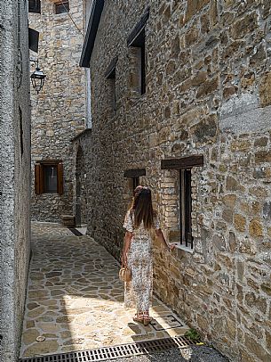 Walking in the Friulian Dolomites, in the villages of Frisanco and Poffabro, considered among the most beautiful villages in Italy