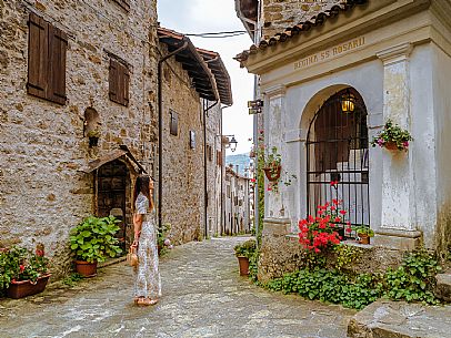 Walking in the Friulian Dolomites, in the villages of Frisanco and Poffabro, considered among the most beautiful villages in Italy