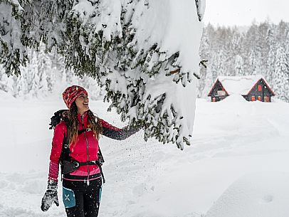 Walk with snowshoes, to the Winkel hut, under heavy snowfall.