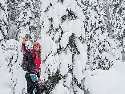 Walk with snowshoes, to the Winkel hut, under heavy snowfall.