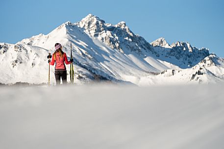 Cross-country skiing on the Plotze slope in Sauris di Sopra, with the iconic Bivera mountain in the background