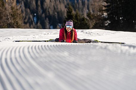 Cross-country skiing on the Plotze slope in Sauris di Sopra, with the iconic Bivera mountain in the background