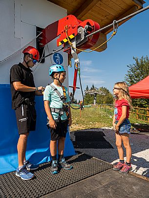 Fun Area dell'Angelo di Tarvisio: for young and old, an area that offers various activities and all within easy reach: zipline, bobsleigh on rails, bike park, animal trail, footpath and park for children