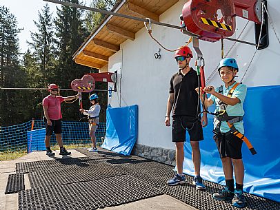 Fun Area dell'Angelo di Tarvisio: for young and old, an area that offers various activities and all within easy reach: zipline, bobsleigh on rails, bike park, animal trail, footpath and park for children